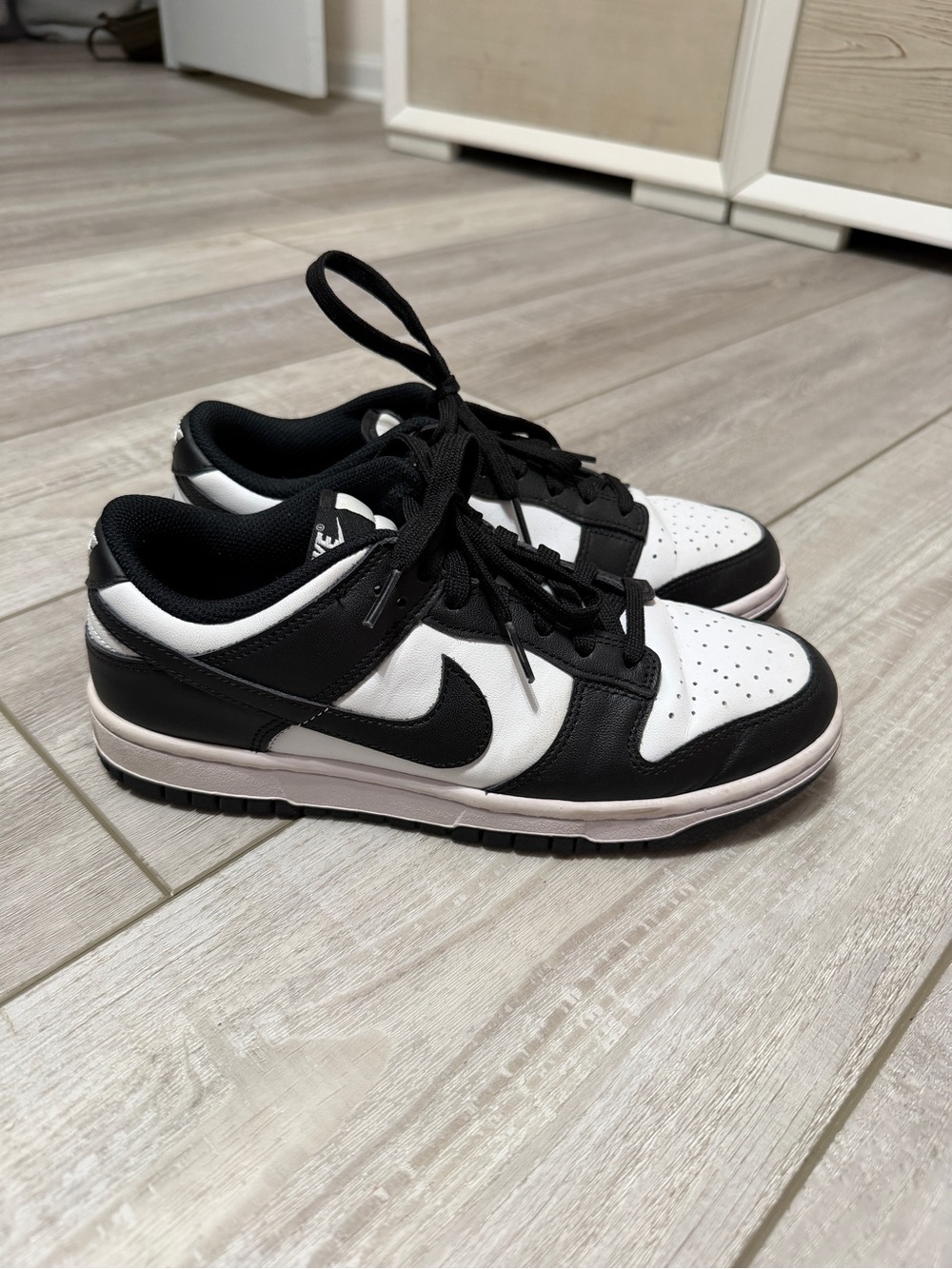 Nike Panda Dunks - Picture 2 of 4